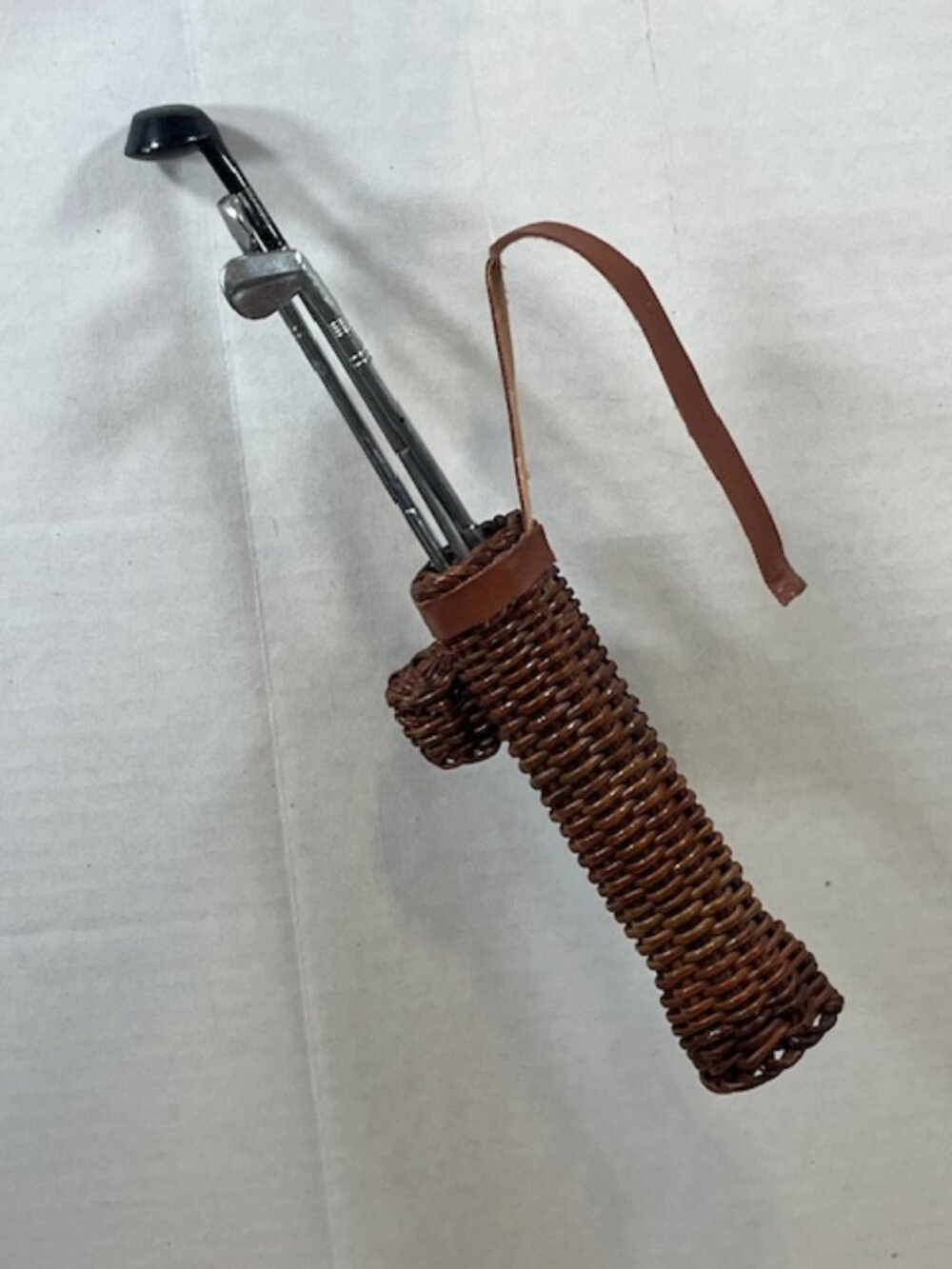 VTG Mini Brown Wicker Golf Bag w/3 Clubs Christmas Tree Ornament Decor 9"Tall